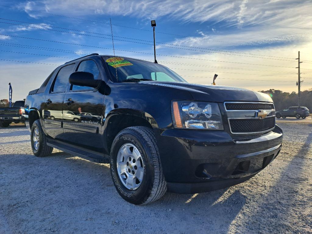 2012 Chevrolet Avalanche LS photo 2