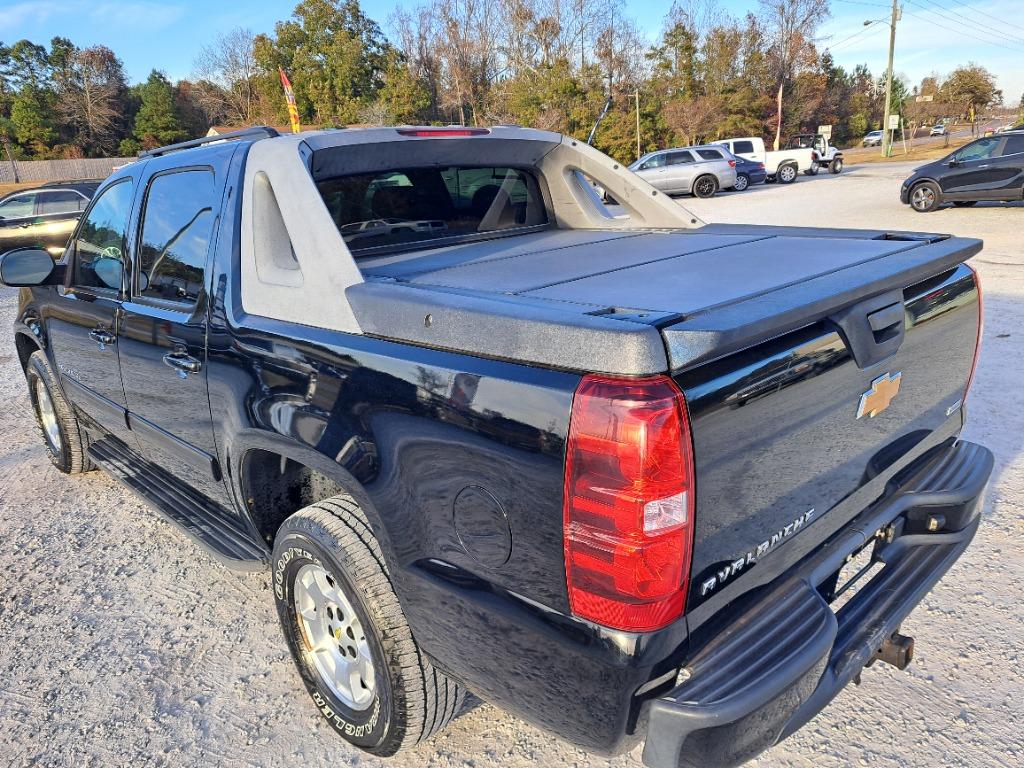 2012 Chevrolet Avalanche LS photo 18