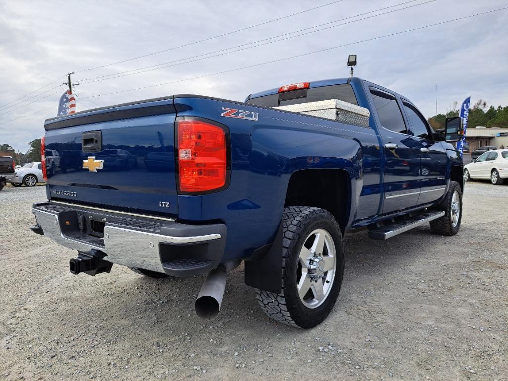 2015 Chevrolet Silverado 2500HD LTZ photo 3