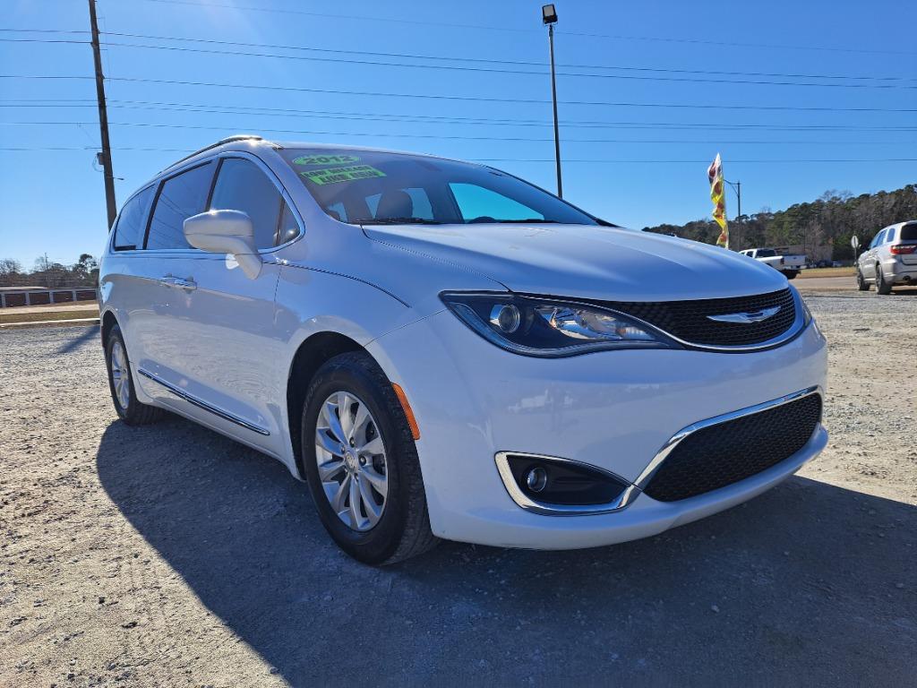 2017 Chrysler Pacifica Touring-L photo 2