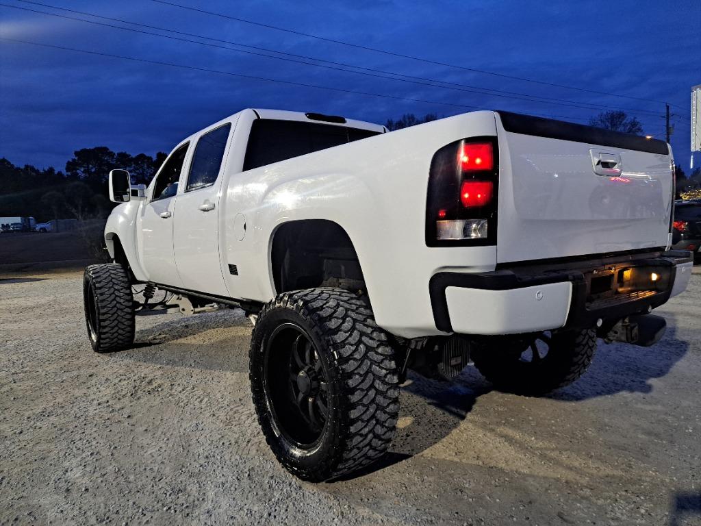 2010 GMC Sierra 2500HD SLT photo 6