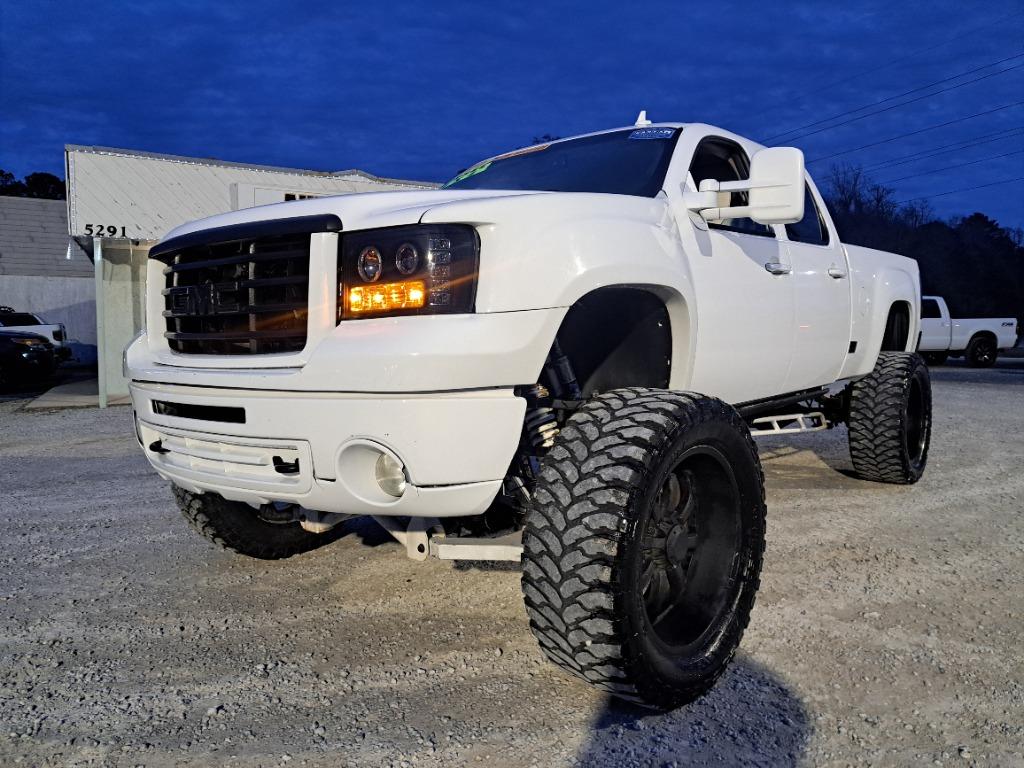 2010 GMC Sierra 2500HD SLT photo 1