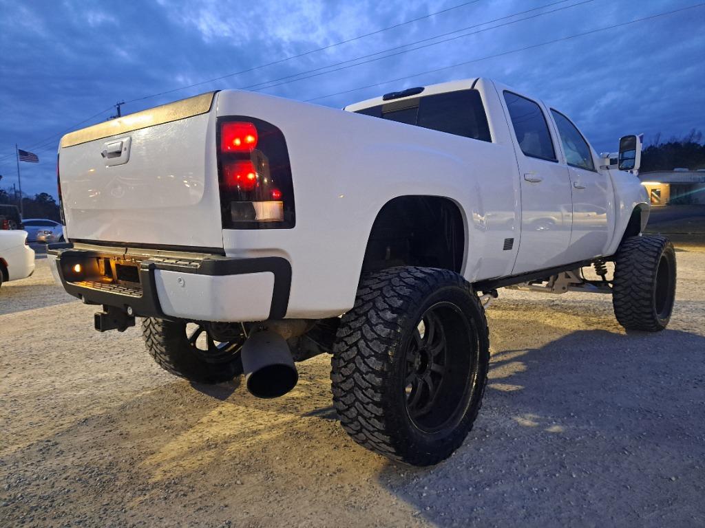 2010 GMC Sierra 2500HD SLT photo 4