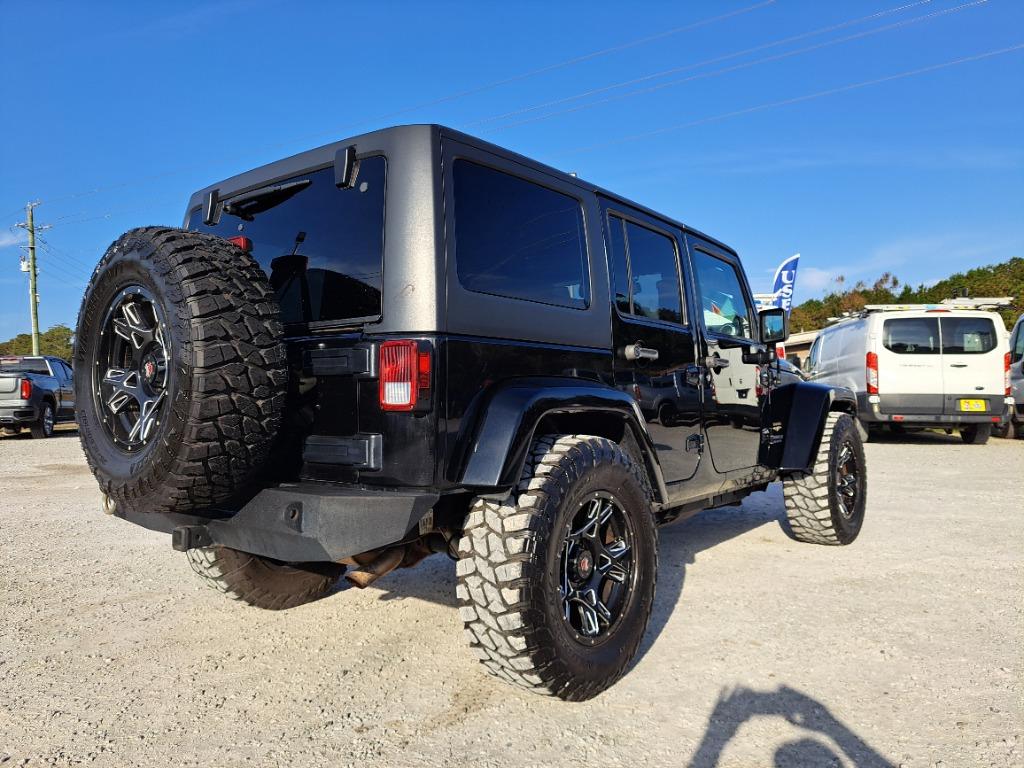 2014 Jeep Wrangler Unlimited Sahara photo 4