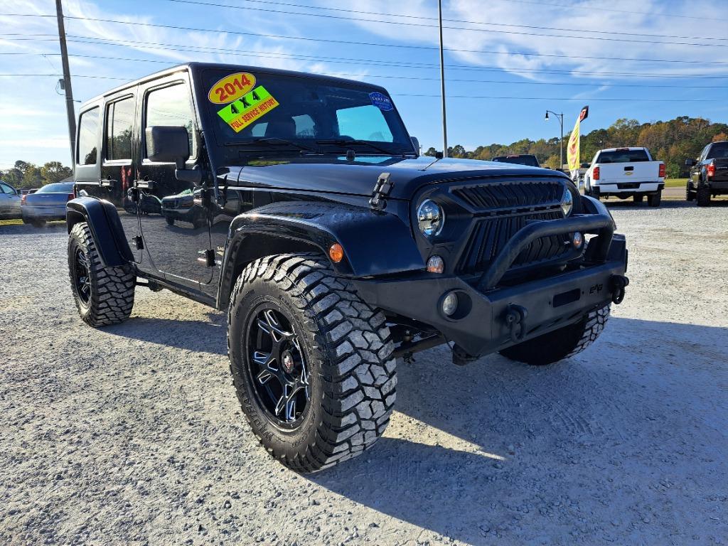 2014 Jeep Wrangler Unlimited Sahara photo 3