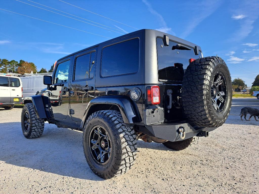 2014 Jeep Wrangler Unlimited Sahara photo 6