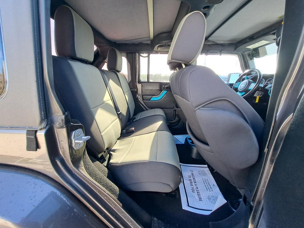 2014 Jeep Wrangler Unlimited Sahara - Photo 12
