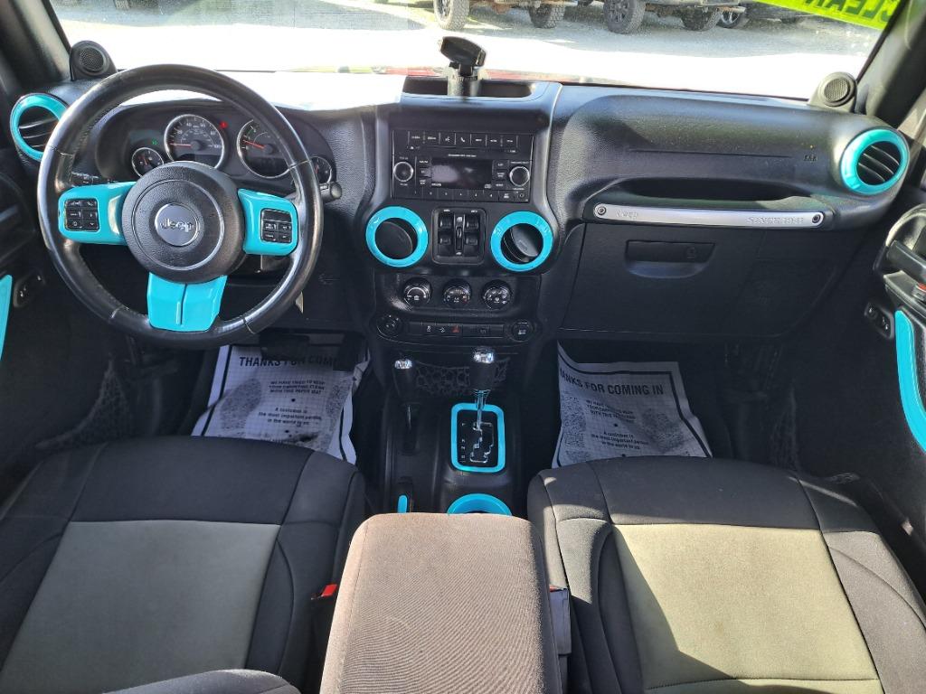 2014 Jeep Wrangler Unlimited Sahara - Photo 14