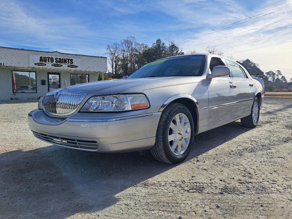 2004 Lincoln Town Car Ultimate's photo